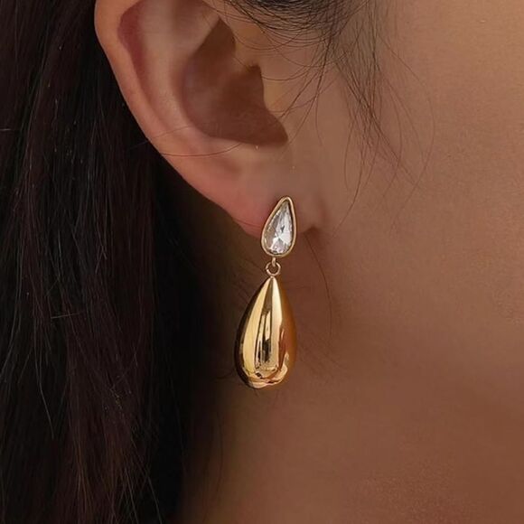 StatementādropāshapeāearringsāA637 - Picture 4 of 8